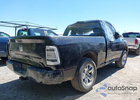 2019 Ram 1500 Classic Express Regular Cab 4X2 6'4 Box z USA, uszkodzony, nr VIN 3C6JR6ATXKG500694